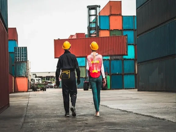 我这二十年跟大海搏命、跟人精斗法、跟老天爷抢饭吃的海运生涯