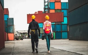 我这二十年跟大海搏命、跟人精斗法、跟老天爷抢饭吃的海运生涯